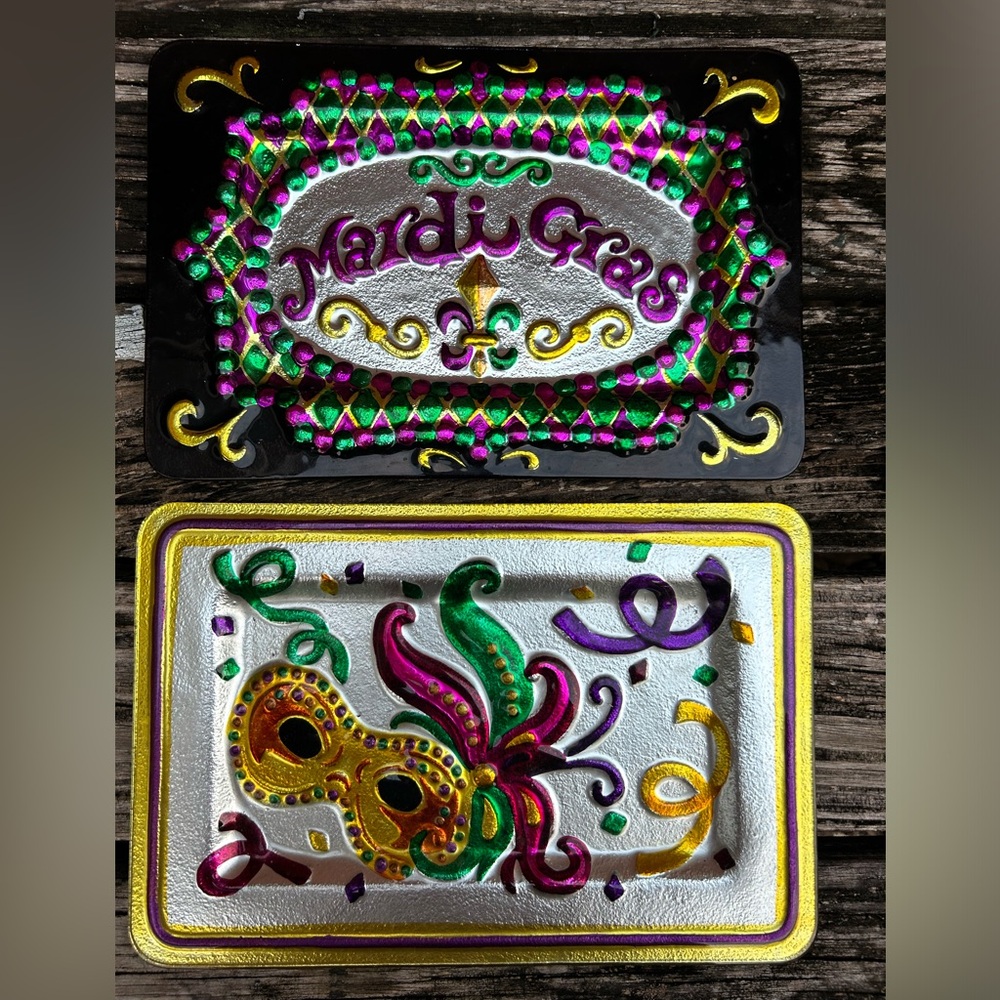 2 Decorative Metal Mardi Gras Serving Tray Platters New Orleans Louisiana - Picture 1 of 8